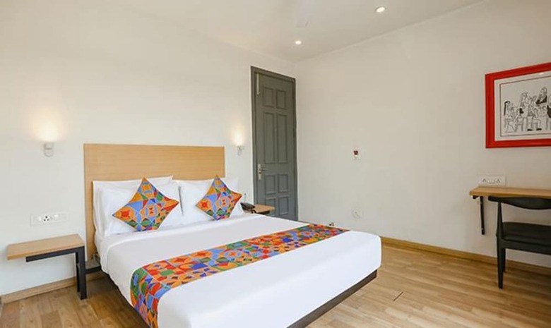 Hotel Fabexpress Meera Residency
