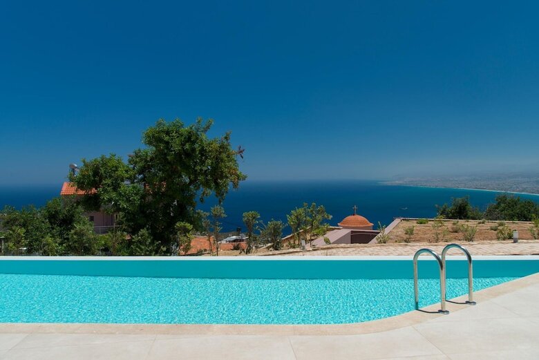 Plethora Luxury Suites