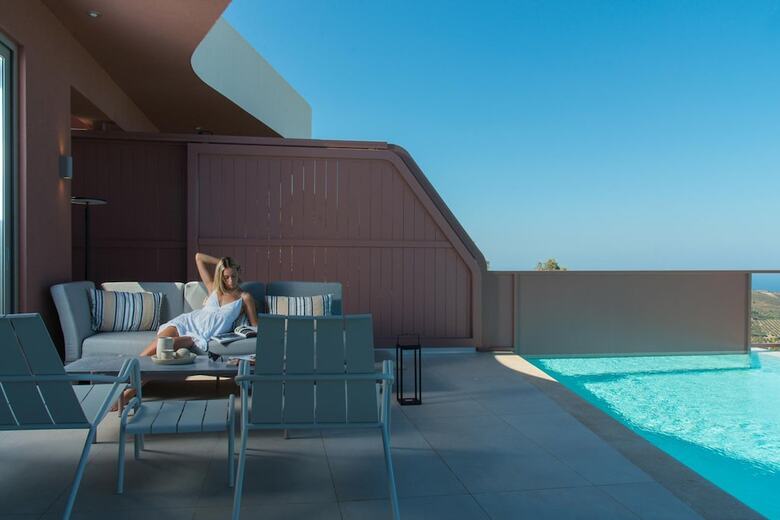 Plethora Luxury Suites