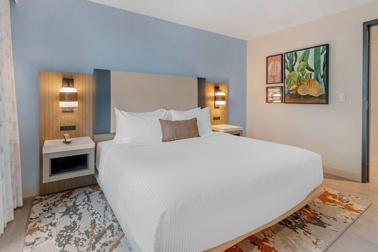 Cambria Hotel Austin Downtown
