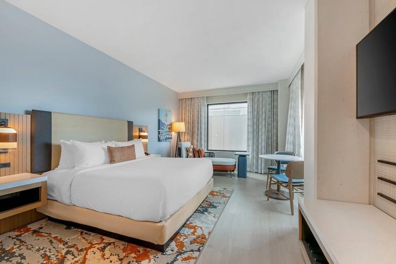 Cambria Hotel Austin Downtown