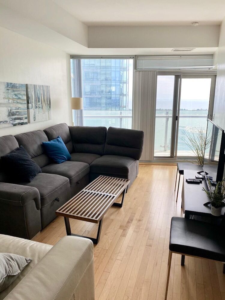 Hotel Ihost Suites Downtown Toronto
