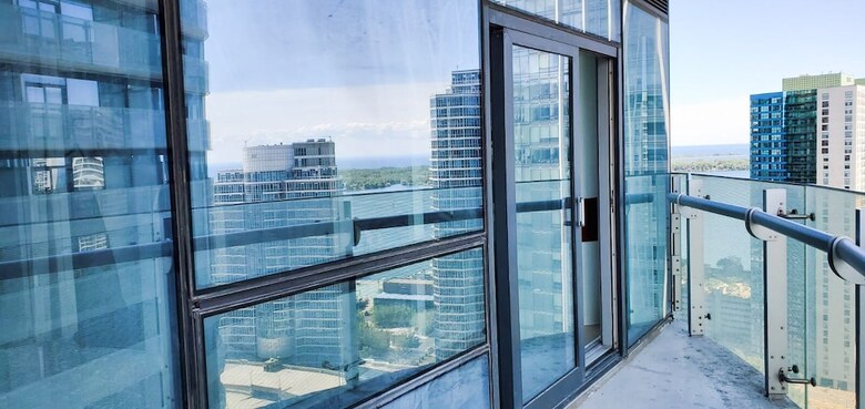 Hotel Ihost Suites Downtown Toronto