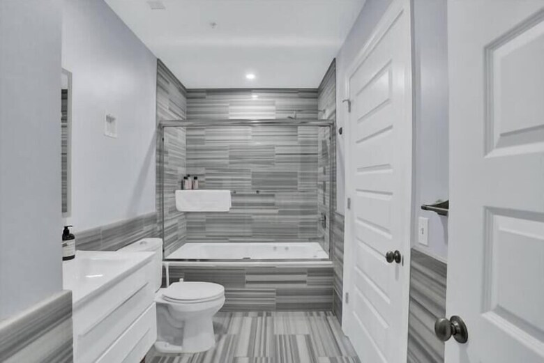 Aparthotel Two Posh Cozysuites Ppg Paints Arena
