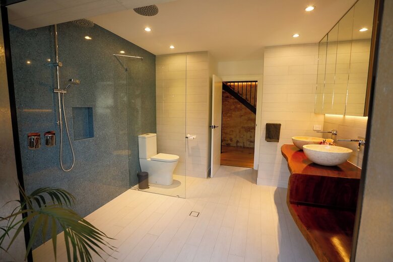 Bed & Breakfast Old Chaff Mill Retreat - - Luxury Vineyard Accommodation