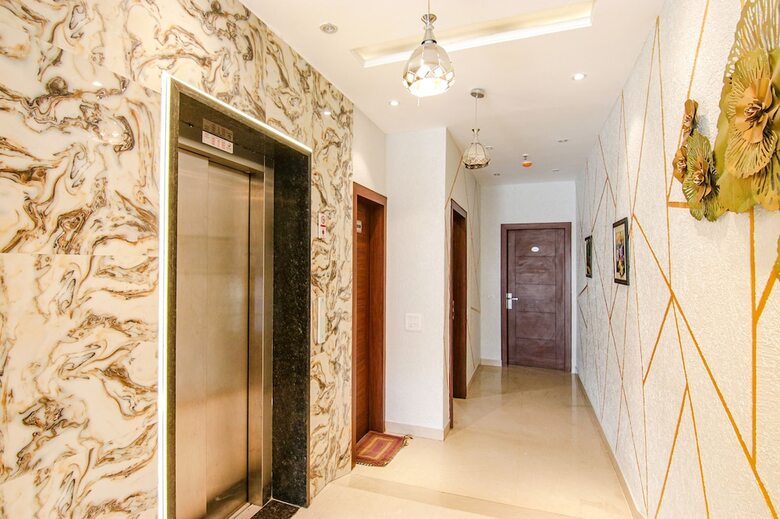 Fabhotel Golden City