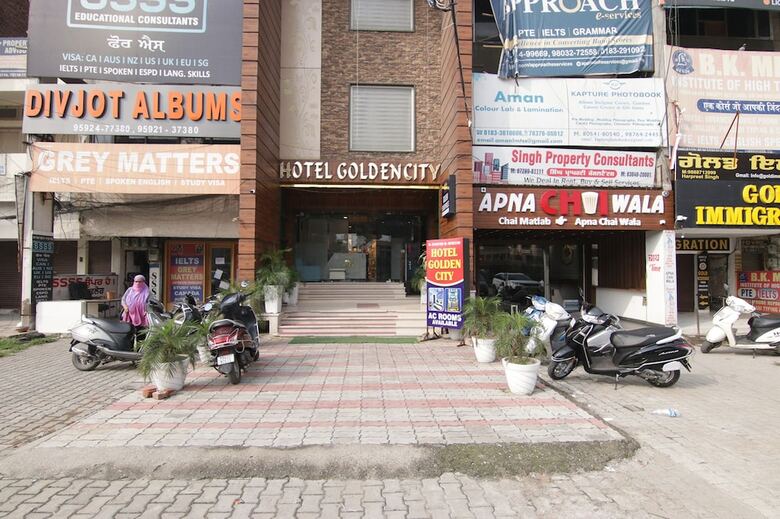 Fabhotel Golden City