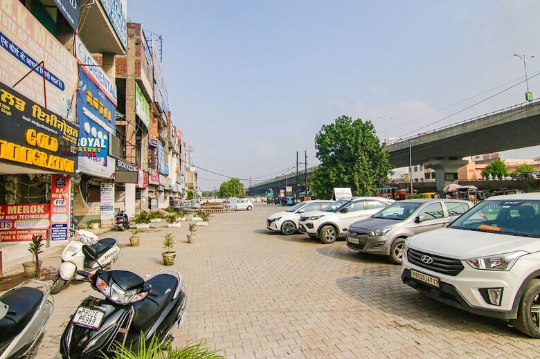 Fabhotel Golden City