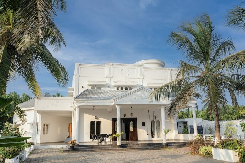 Hotel Truliv Villa Cabana