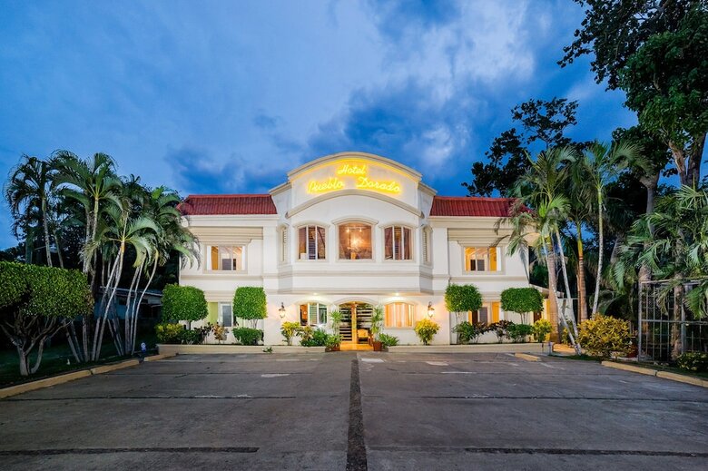 Hotel Pueblo Dorado