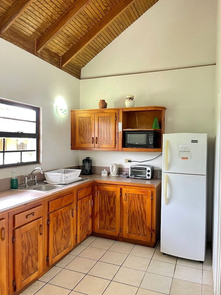 Bananaquit Apartments