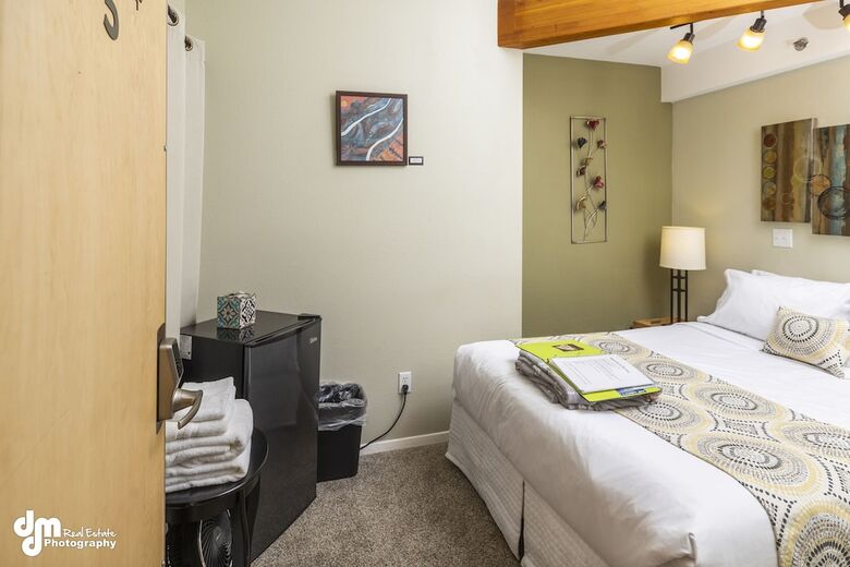 Ski Inn