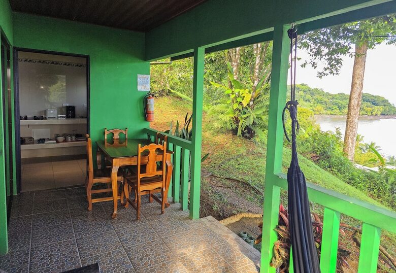 Cotingas Ocean View