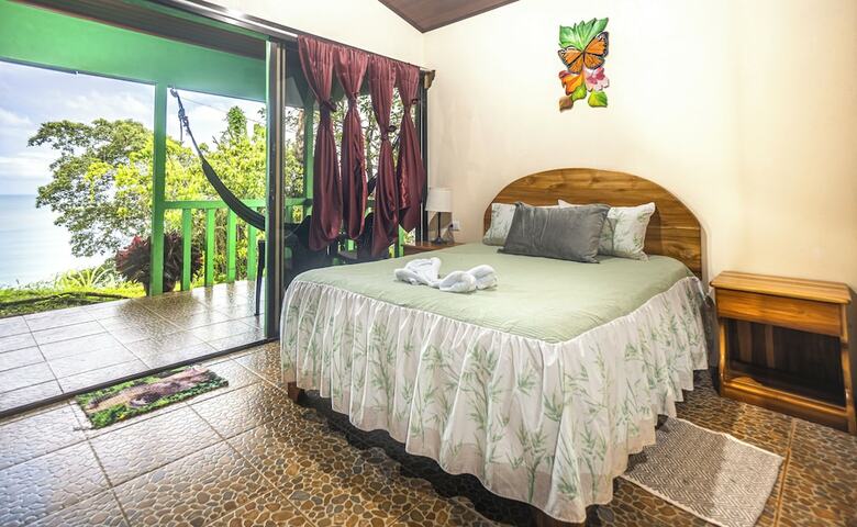 Cotingas Ocean View