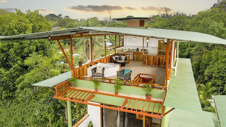 Cotingas Ocean View