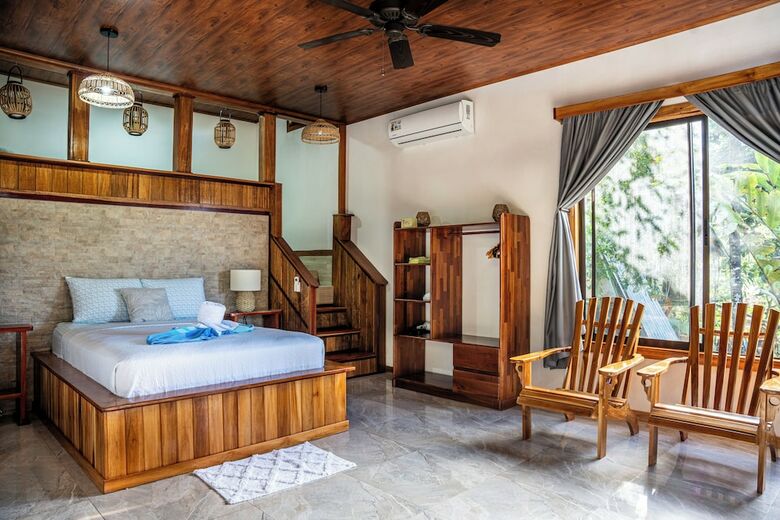 Cotingas Ocean View