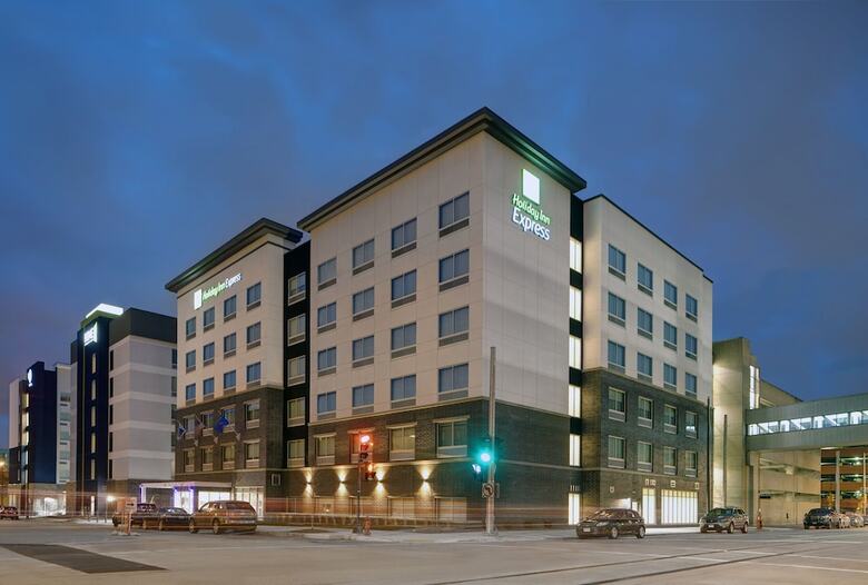 Hotel Holiday Inn Express Milwaukee Downtown By Ihg