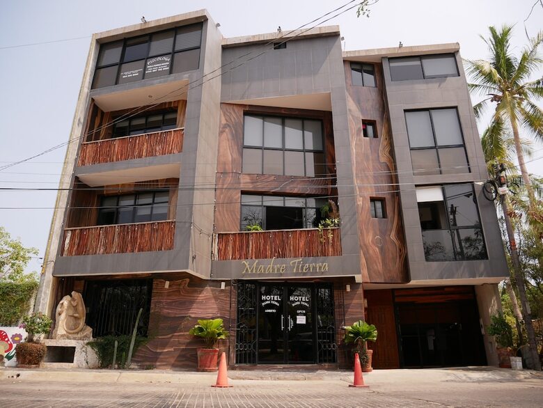 Madre Tierra Hotel & Coworking & Hostal