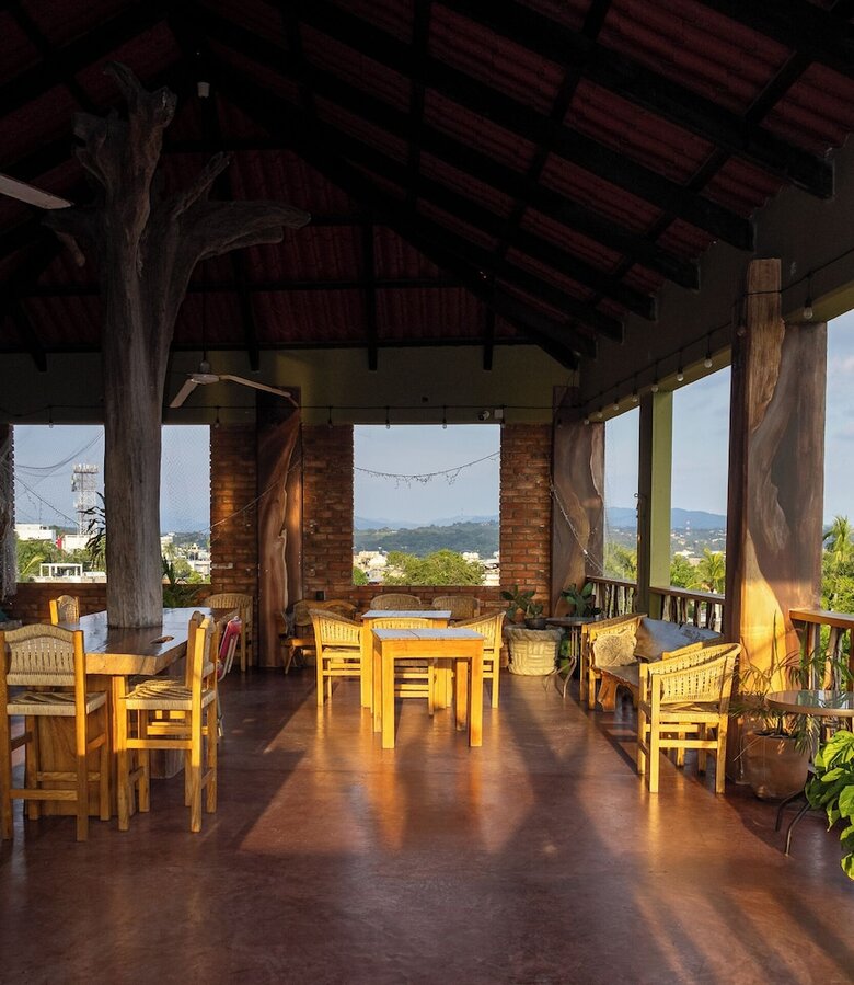 Madre Tierra Hotel & Coworking & Hostal