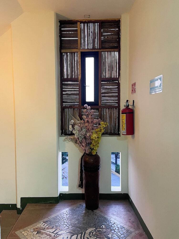 Madre Tierra Hotel & Coworking & Hostal