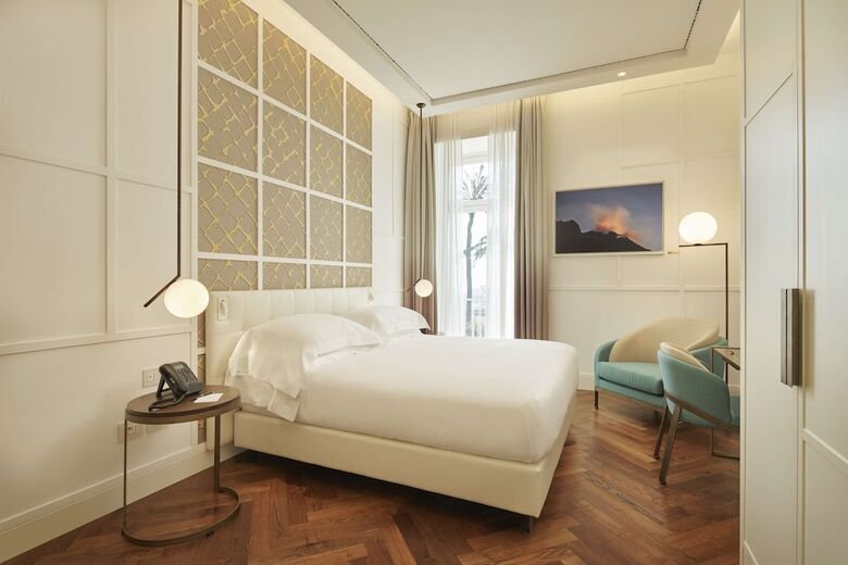 Hotel De Bonart Naples, Curio Collection By Hilton