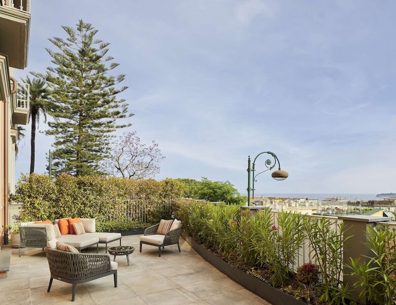 Hotel De Bonart Naples, Curio Collection By Hilton
