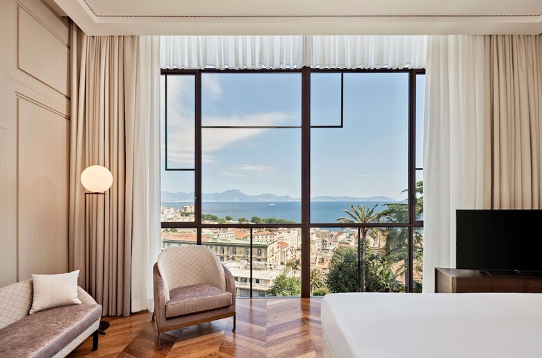 Hotel De Bonart Naples, Curio Collection By Hilton