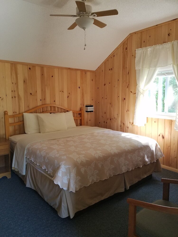 Sunnyside Motel & Cottages