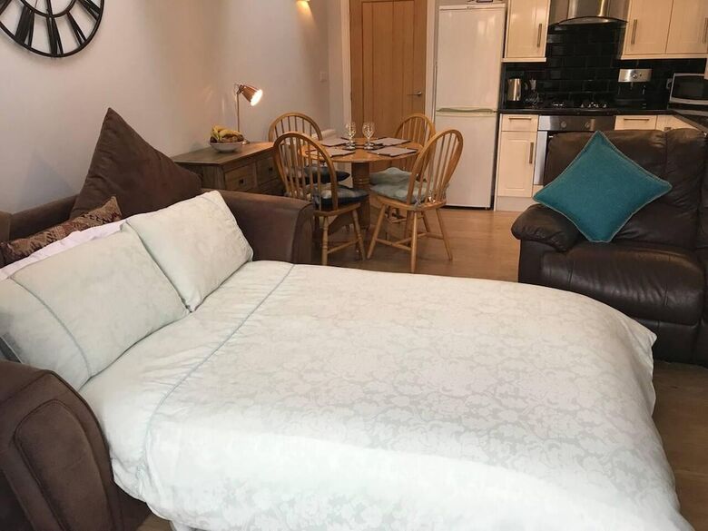 Cozy Lodge Sleeps 4 In Barton-upon-humber