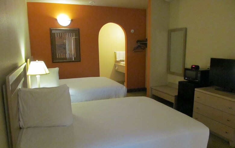 Motel Sunbridge Inn & Suites