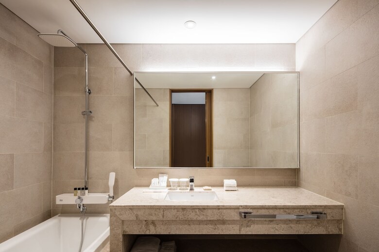 Ramada Seoul Sindorim Hotel