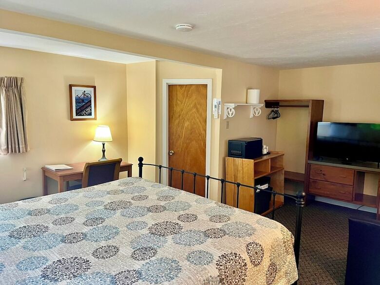 Mt Liberty Cabins And Motel