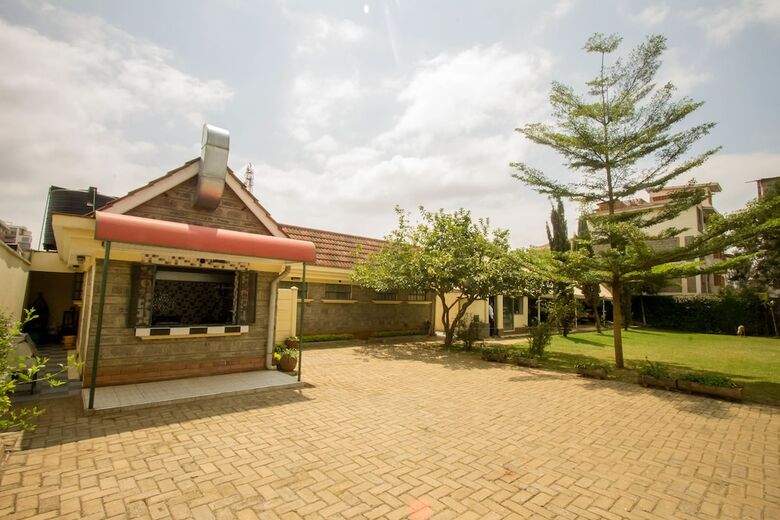 Harlequin Suites Hotel