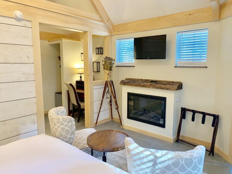 Hotel Ivy Manor Inn Village Center