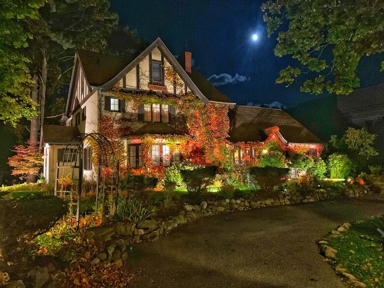 Hotel Ivy Manor Inn Village Center