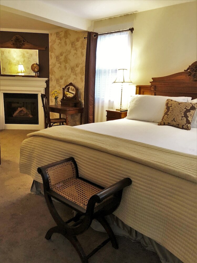 Hotel Ivy Manor Inn Village Center