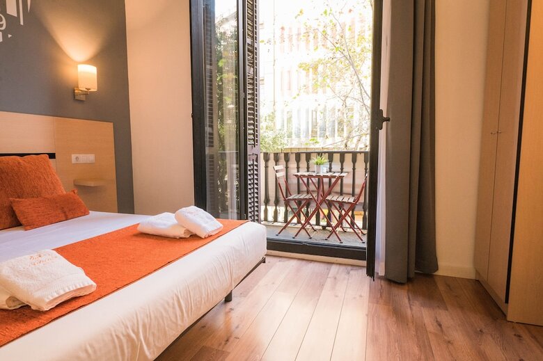 Pension Hostal Live Natura Barcelona