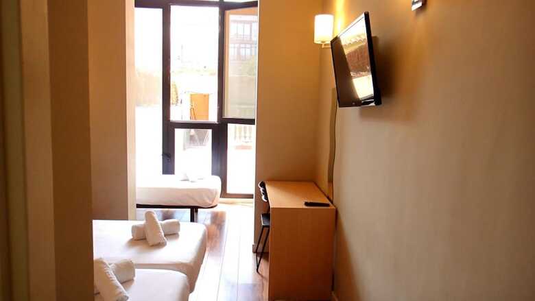 Pension Hostal Live Natura Barcelona