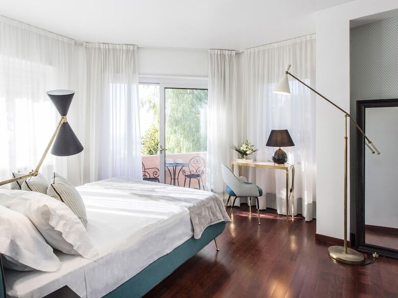 La Malandrina Apartments & Suites