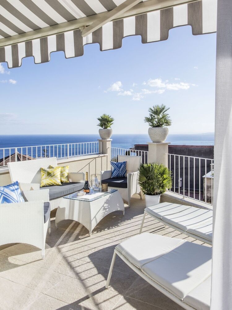 La Malandrina Apartments & Suites