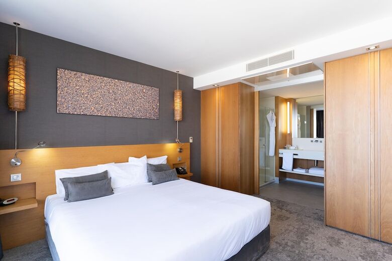 Hotel Chateau Royal Beach Resort And Spa