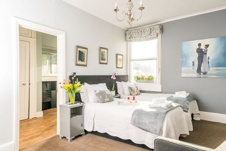 The Henry Guest House