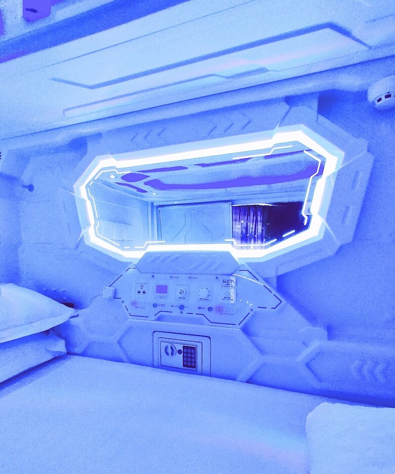 Hotel Met A Space Pod @ Arab Street