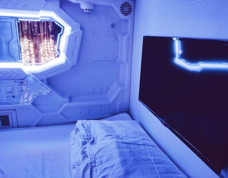 Hotel Met A Space Pod @ Arab Street