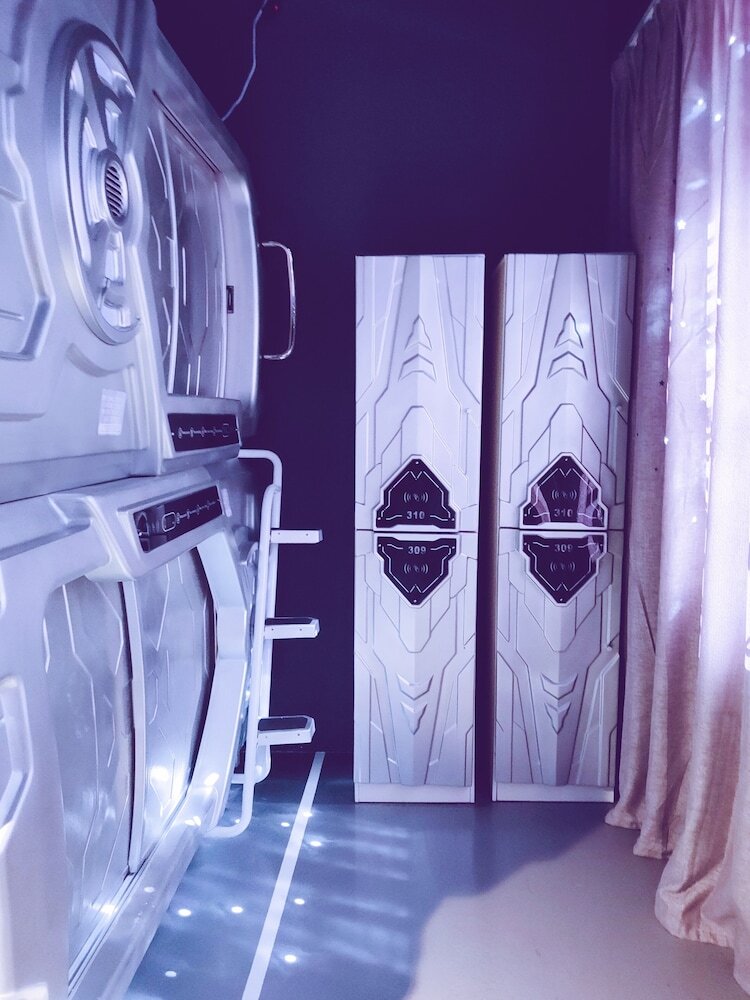 Hotel Met A Space Pod @ Arab Street