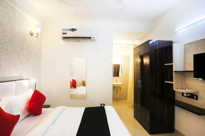 M K Hotel & Restaurant