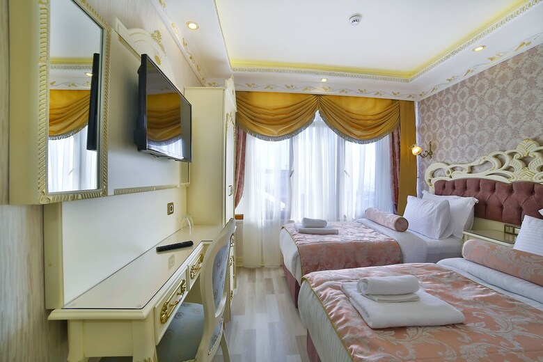 Nayla Palace Hotel