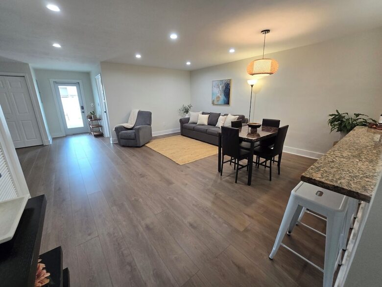 Luxurious & Spacious Townhouse In Prime Location
