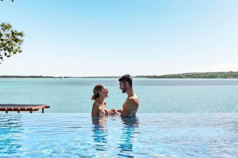 Cristalino Lagoon Front Hotel Restaurant & Spa