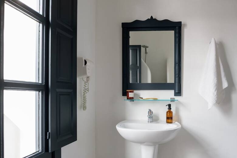 Firalia, Casa In Rock Suites